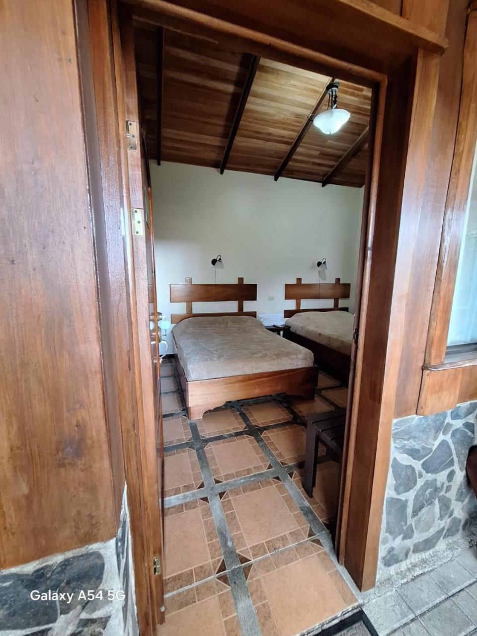 La Fortuna Iris Arenal Hotel מראה חיצוני תמונה