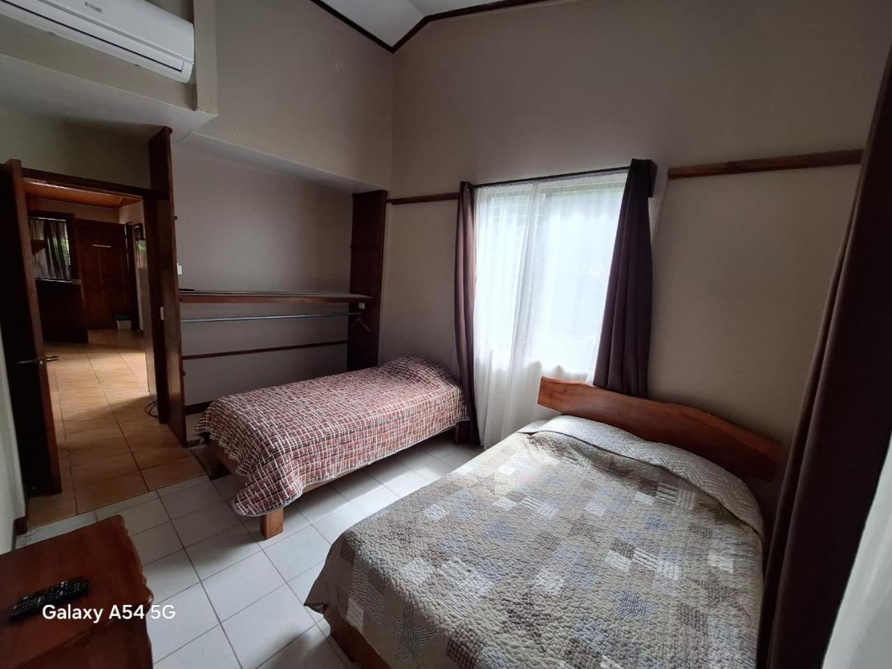 La Fortuna Iris Arenal Hotel מראה חיצוני תמונה