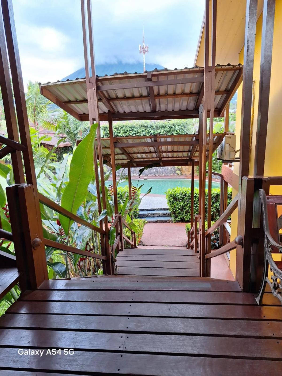 La Fortuna Iris Arenal Hotel מראה חיצוני תמונה